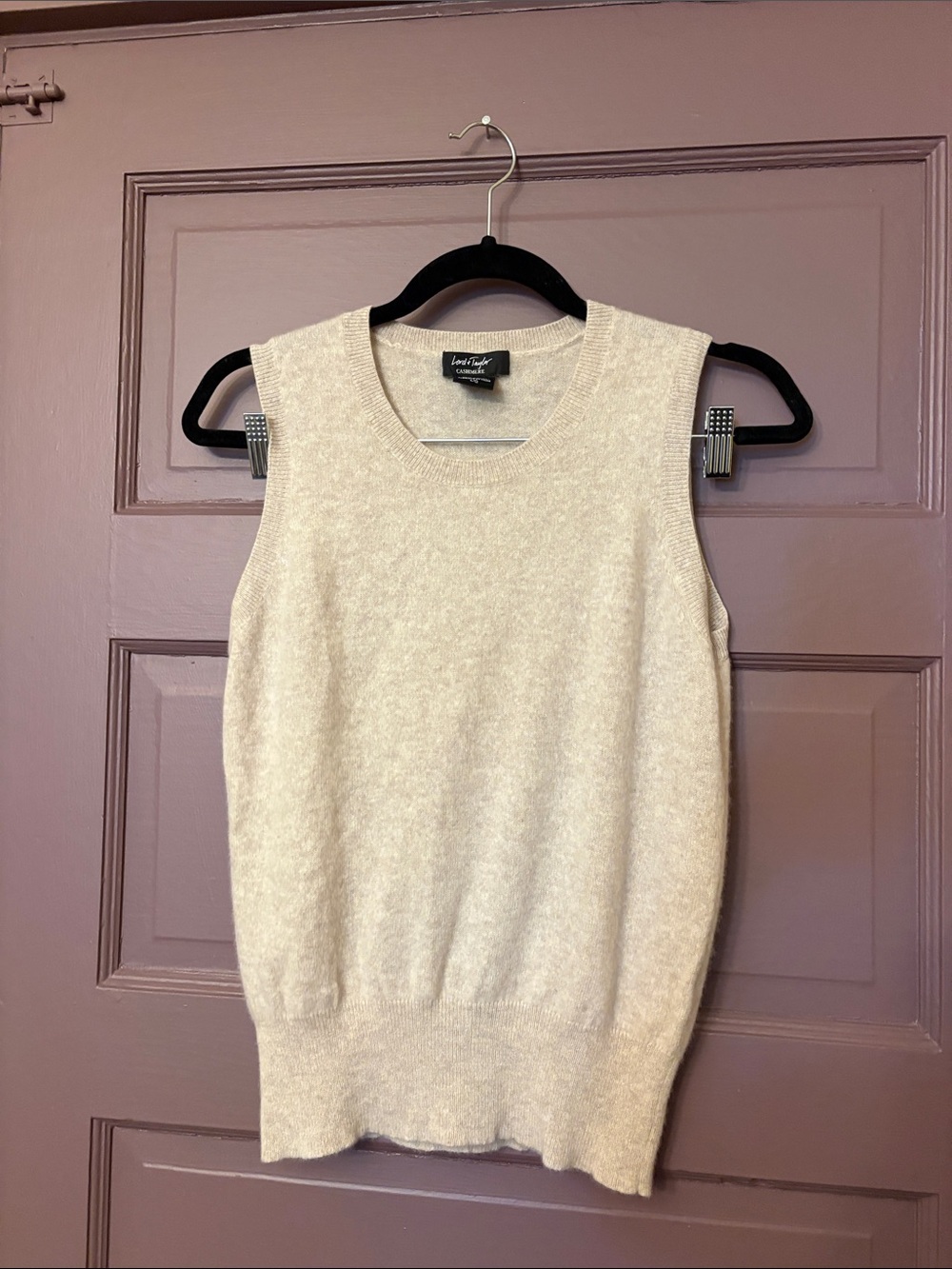 Lord + Taylor 100% Cashmere-Sleeveless Sweater Cream size L more like a Med